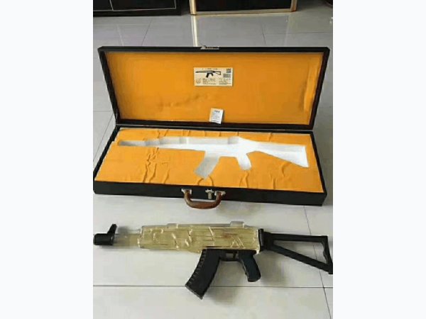 AK47酒瓶 图1