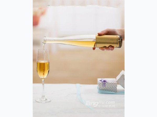 扬子撸点酒尊享黄金酒（礼盒装 2瓶_盒）扬子撸点酒尊享黄金酒（礼盒装 2瓶_盒） 图1