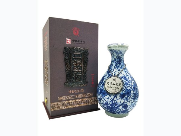 青花瓶北京二锅头